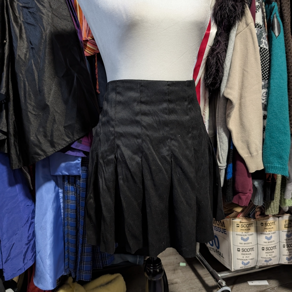 *Sold*Ardene Black Pleated Skater Skirt - Picture 1 of 6